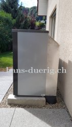 Abdeckung aus Edelstahl der W&auml;rmepumpen-Anschl&uuml;sse (Vorlauf, R&uuml;cklauf und Elektroanschluss)