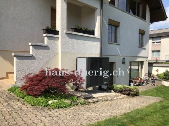 Luft Wärmepumpe auf Konsolen montiert