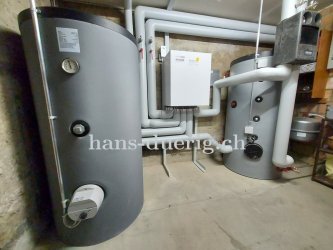 W&auml;rmepumpe Heizraum Installation mit Registerboiler und technischem Speicher