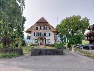 Das ältere Gebäude mit der neuer Wärmepumpen-Heizung