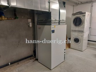 innen aufgestellte Luft/Wasser-Wärmepumpe Müba/Kronoterm Versi