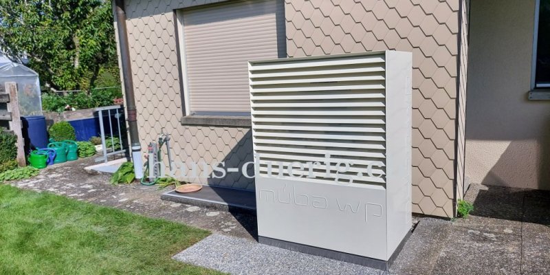 aussen aufgestellte Kronoterm/Müba Adapt 0416 Luft/Wasser-Wärmepumpe