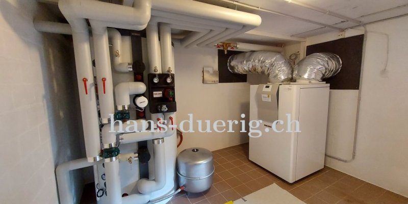 Die fertig gestellte Anlage nach der Installation der neuen Wärmepumpenanlage mit dem Kombienergiespeicher