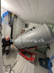 Einbringung Kombispeicher in Heizungsraum