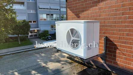 WPL-A 07 HK 230 Premium mit Wandkonsolen befestigt