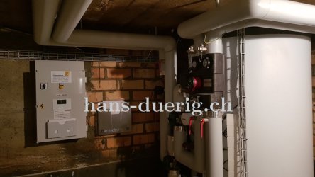 Der hydraulische Anschluss an den Kombispeicher