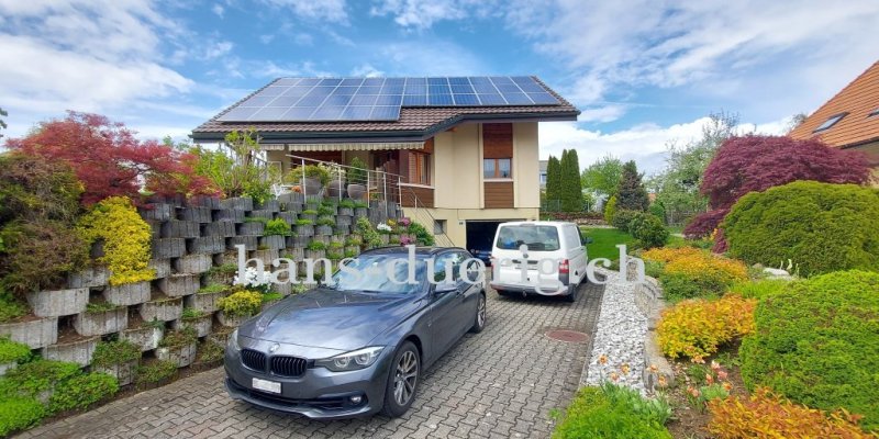 Das Einfamilienhaus mit Wärmepumpe und Photovolataik nach der Sanierung