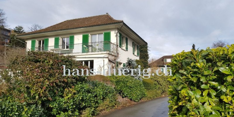 Wohnhaus mit innen aufgestellter Luft/Wasser-Wärme