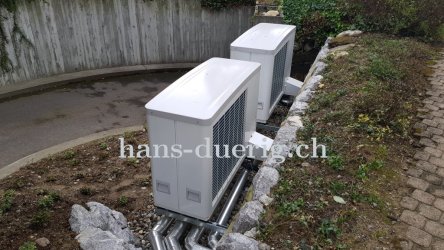 Rückansicht der Luft-Wärmepumpen (Verdampferseite)