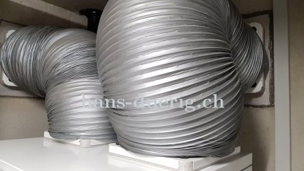 Luftanschluss der W&auml;rmepumpe mit flexiblem Schlauc