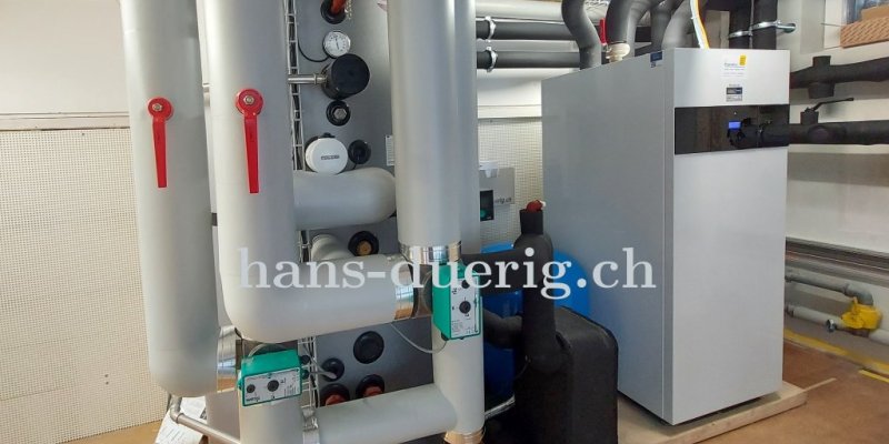 Zentraleninstallation mit der Wärmepumpe BUDERUS-Bosch WPS48.2 HT