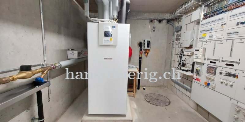 Die fertig installierte Wärmepumpe STIEBEL-ELTRON WPE-I 33 H 400 Premium