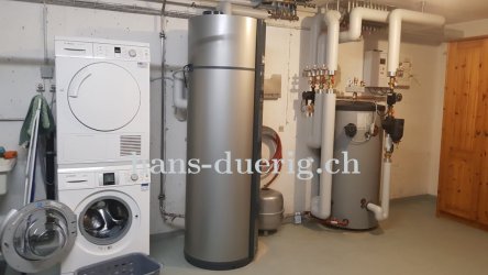 Die fertige Installation im Technkraum mit dem W&auml;rmepumpenboiler