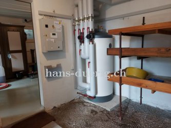Heizungsspeicher fertig angeschlossen mit Ladepumpe und Heizungsumw&auml;lzpumpe