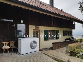 LW-Wärmepumpe aussen aufgestellt