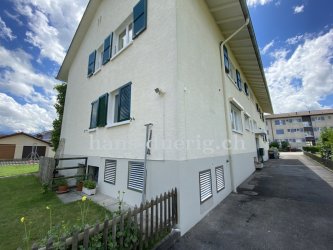 Aussenansicht des Wohnhauses mit Wetterschutzgitter für Zuluft und Abluft