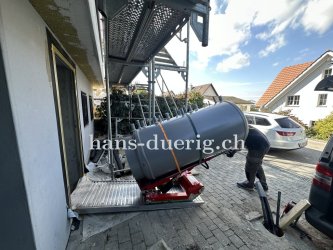 Einbringung Kombispeicher mit Raupentreppensteiger