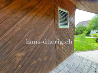 Das Wetterschutzgitter f&uuml;r die Abluft der W&auml;rmepumpe