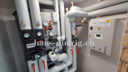 Heizrauminstallation mit Kombispeicher und Heizungsregler WPM