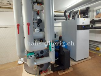 Zentraleninstallation mit der Wärmepumpe BUDERUS-Bosch WPS48.2 HT