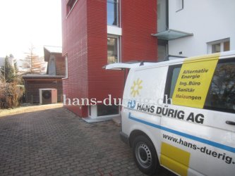 Der Neubau und der renovierte Altbau mit der neuen Wärmepumpe NIBE F2120